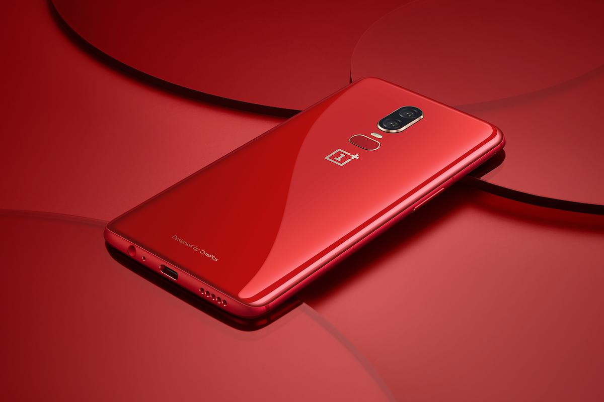 Megjelent a piros OnePlus 6